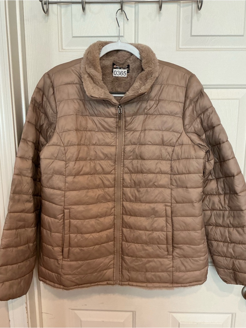 Women's Quilted Puffer Jacket with Faux-Fur Collar - Tan